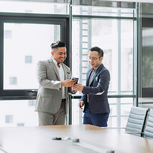 Two business men shaking hands